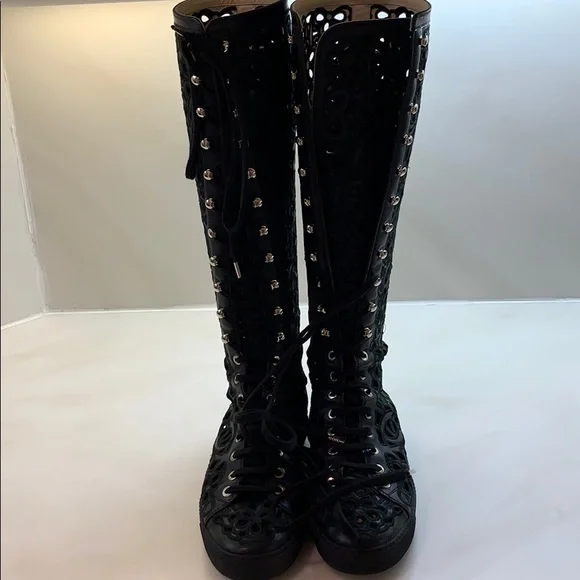 Authentic Chanel. Double sided leather sneaker/boots fabulous camellias all over - Picture 8 of 16